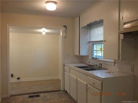 717 Central Ave, Lancaster, SC 29720 photo 2