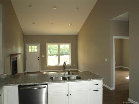 36 Circle Dr, Canton, NC 28716 photo 3