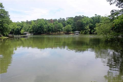 7044 Brookview Dr, Clover, SC 29710 photo 2