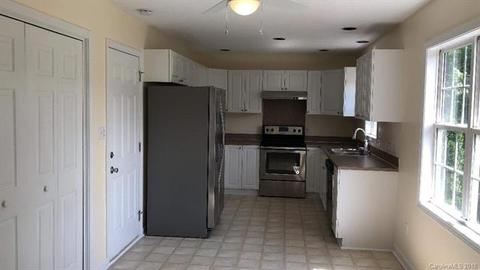 709 Braemore Ct, Conover, NC 28613 photo 3