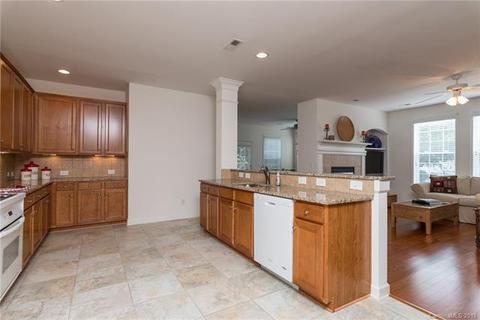 19319 Windjammer Cir, Cornelius, NC 28031 photo 10