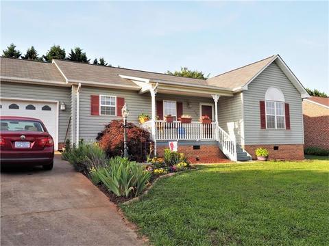 708 Painted Feather Ln, Conover, NC 28613 photo 2