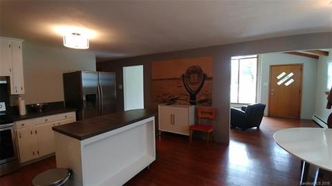1007 8th St NE, Hickory, NC 28601 photo 4
