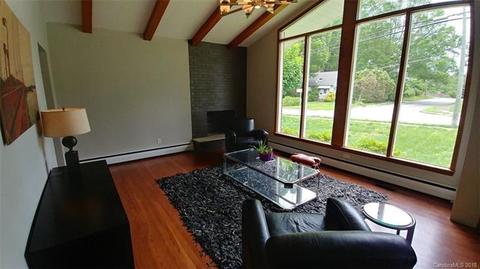 1007 8th St NE, Hickory, NC 28601 photo 3
