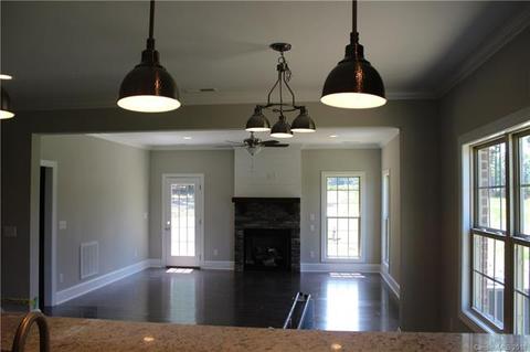 2439 Silverthorne Dr, Monroe, NC 28110 photo 5