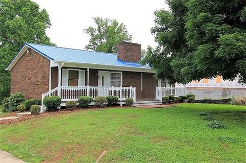 1518 Belleview Dr, Conover, NC 28613 photo 2