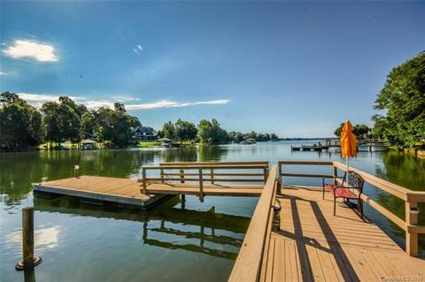 17515 Springwinds Dr, Cornelius, NC 28031 photo 2