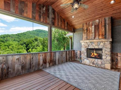 138 Sandy Bottoms Dr, Clyde, NC 28721 photo 5