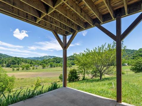 138 Sandy Bottoms Dr, Clyde, NC 28721 photo 22