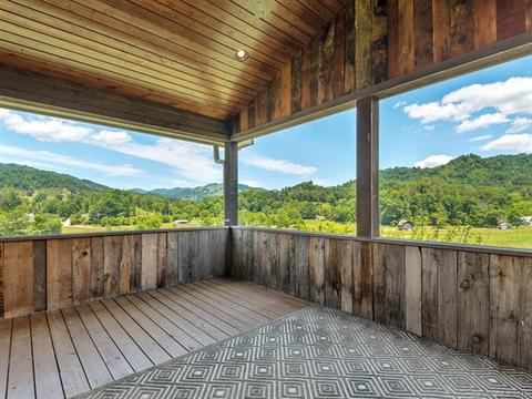138 Sandy Bottoms Dr, Clyde, NC 28721 photo 9