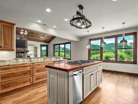 138 Sandy Bottoms Dr, Clyde, NC 28721 photo 7