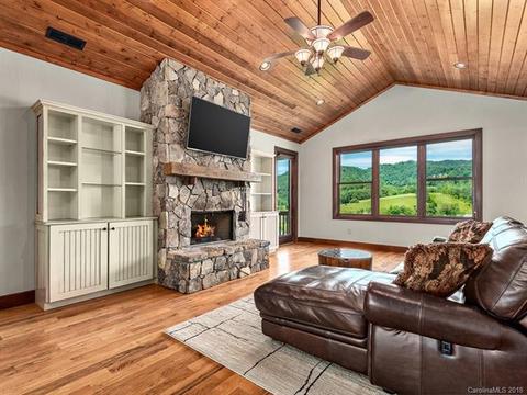 138 Sandy Bottoms Dr, Clyde, NC 28721 photo 4
