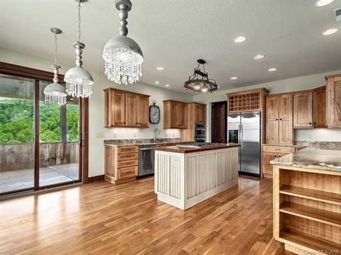138 Sandy Bottoms Dr, Clyde, NC 28721 photo 8