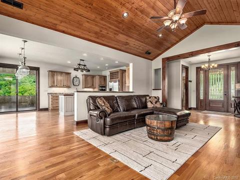 138 Sandy Bottoms Dr, Clyde, NC 28721 photo 6