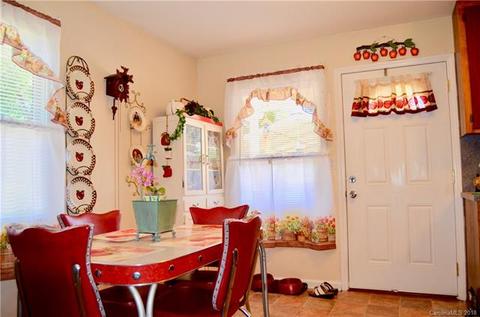 669 E Oak St, Marion, NC 28752 photo 7