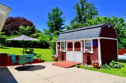 669 E Oak St, Marion, NC 28752 photo 3