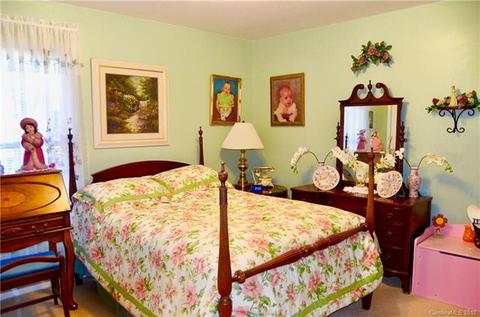 669 E Oak St, Marion, NC 28752 photo 14