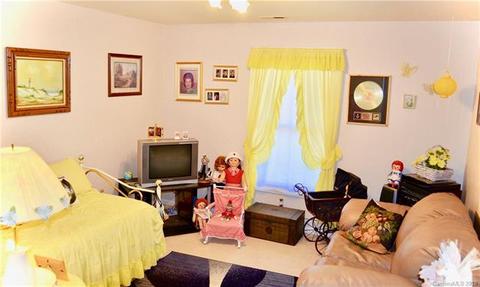 669 E Oak St, Marion, NC 28752 photo 13