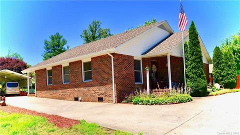 669 E Oak St, Marion, NC 28752 photo 1