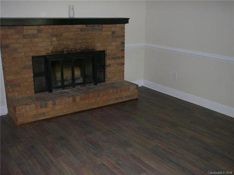 71 Pebblebrook St, Clyde, NC 28721 photo 3