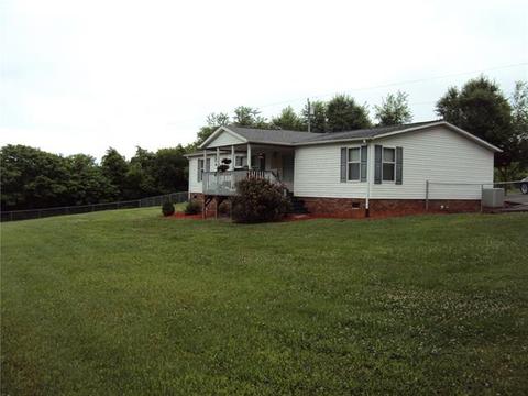 1814 Deitz Rd, Hickory, NC 28602 photo 2