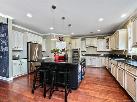 2000 Minden Dr, Matthews, NC 28104 photo 8