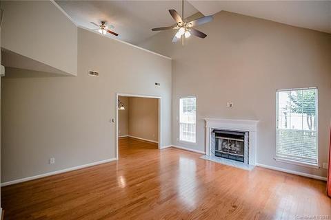 10427 Danesway Ln, Cornelius, NC 28031 photo 4