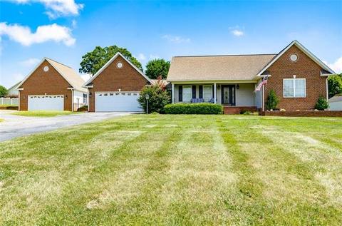 2754 Judea Dr, Conover, NC 28613 photo 1
