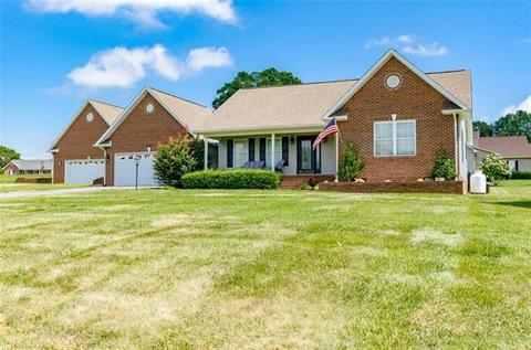 2754 Judea Dr, Conover, NC 28613 photo 2