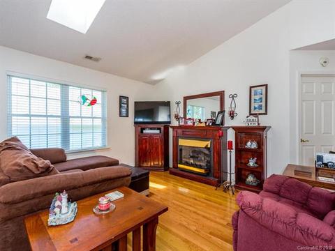 30 E Danbury Ln, Brevard, NC 28712 photo 3