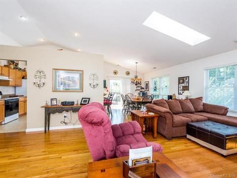 30 E Danbury Ln, Brevard, NC 28712 photo 5