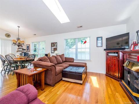 30 E Danbury Ln, Brevard, NC 28712 photo 4