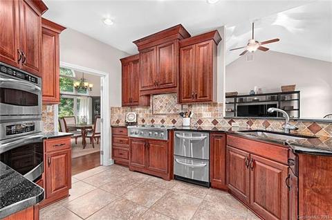 26 Windsong Dr, Fairview, NC 28730 photo 5