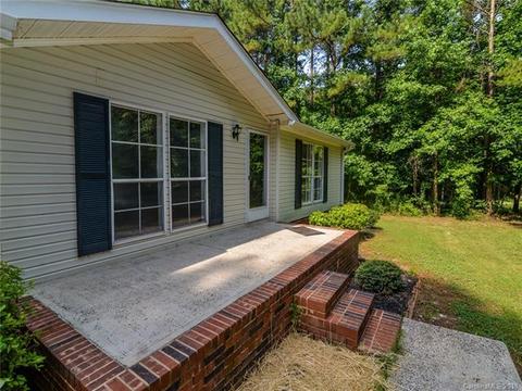 151 Flora Ln, Harmony, NC 28634 photo 4