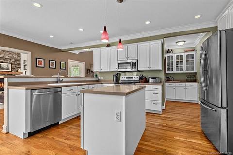 409 Oak Tree Ln, Fletcher, NC 28732 photo 3