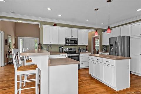 409 Oak Tree Ln, Fletcher, NC 28732 photo 4