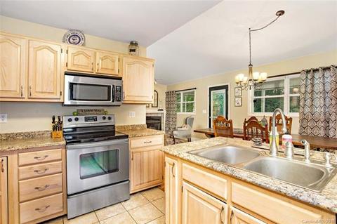 110 Spring Dr, Mars Hill, NC 28754 photo 8