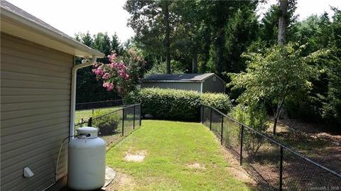 70 Ridgeway Dr, Flat Rock, NC 28731 photo 2