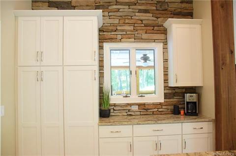 210 Pheasant Run, Flat Rock, NC 28731 photo 4