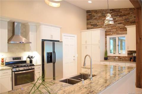 210 Pheasant Run, Flat Rock, NC 28731 photo 3