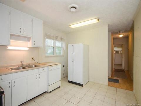 92 Josephine St, Sylva, NC 28779 photo 3