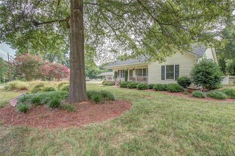 2412 Pine Forest Dr, Gastonia, NC 28056 photo 1