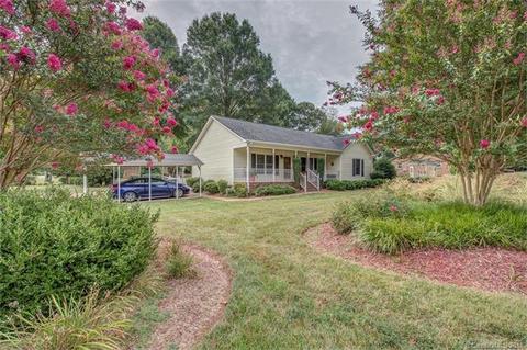 2412 Pine Forest Dr, Gastonia, NC 28056 photo 2
