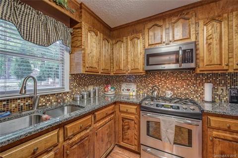 2412 Pine Forest Dr, Gastonia, NC 28056 photo 9