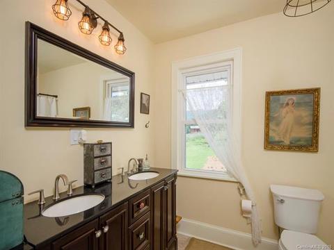 5285 Old Clyde Rd, Clyde, NC 28721 photo 11
