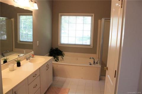 8122 Forest Shadow Cir, Cornelius, NC 28031 photo 5
