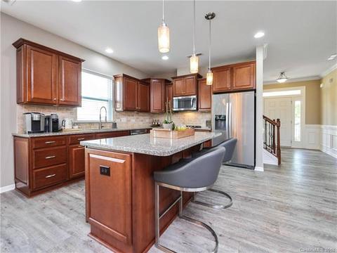 2031 Bishops Ct, Cornelius, NC 28031 photo 4