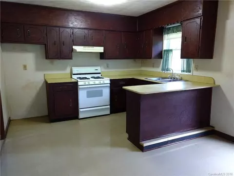 414 Blanton Rd, Mill Spring, NC 28756 photo 3