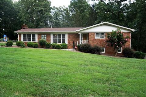 702 2nd Avenue Ne Pl NE, Conover, NC 28613 photo 1