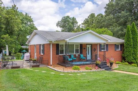 113 Pine St, Morganton, NC 28655 photo 1